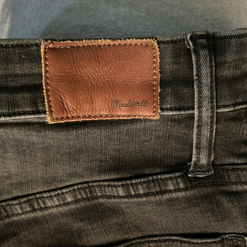 Madewell Curvy High Rise Skinny Jeans 5 Pockets Black Button & Studs. Ripped - Picture 2 of 9